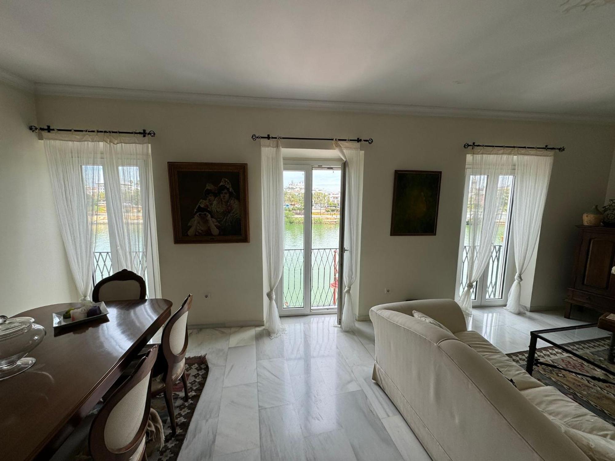 세비야 Wonderful Duplex In Calle Betis 아파트 외부 사진