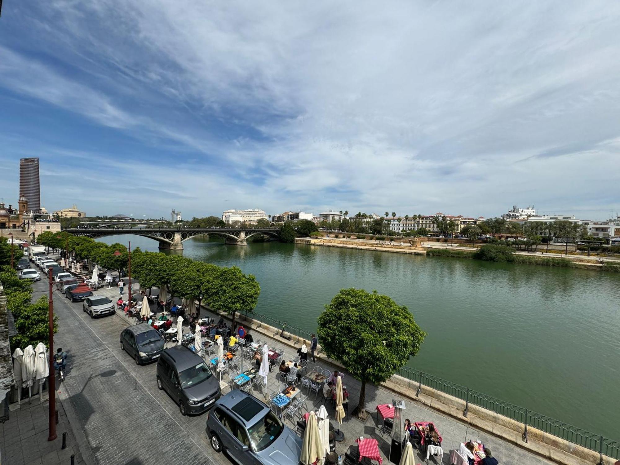 세비야 Wonderful Duplex In Calle Betis 아파트 외부 사진