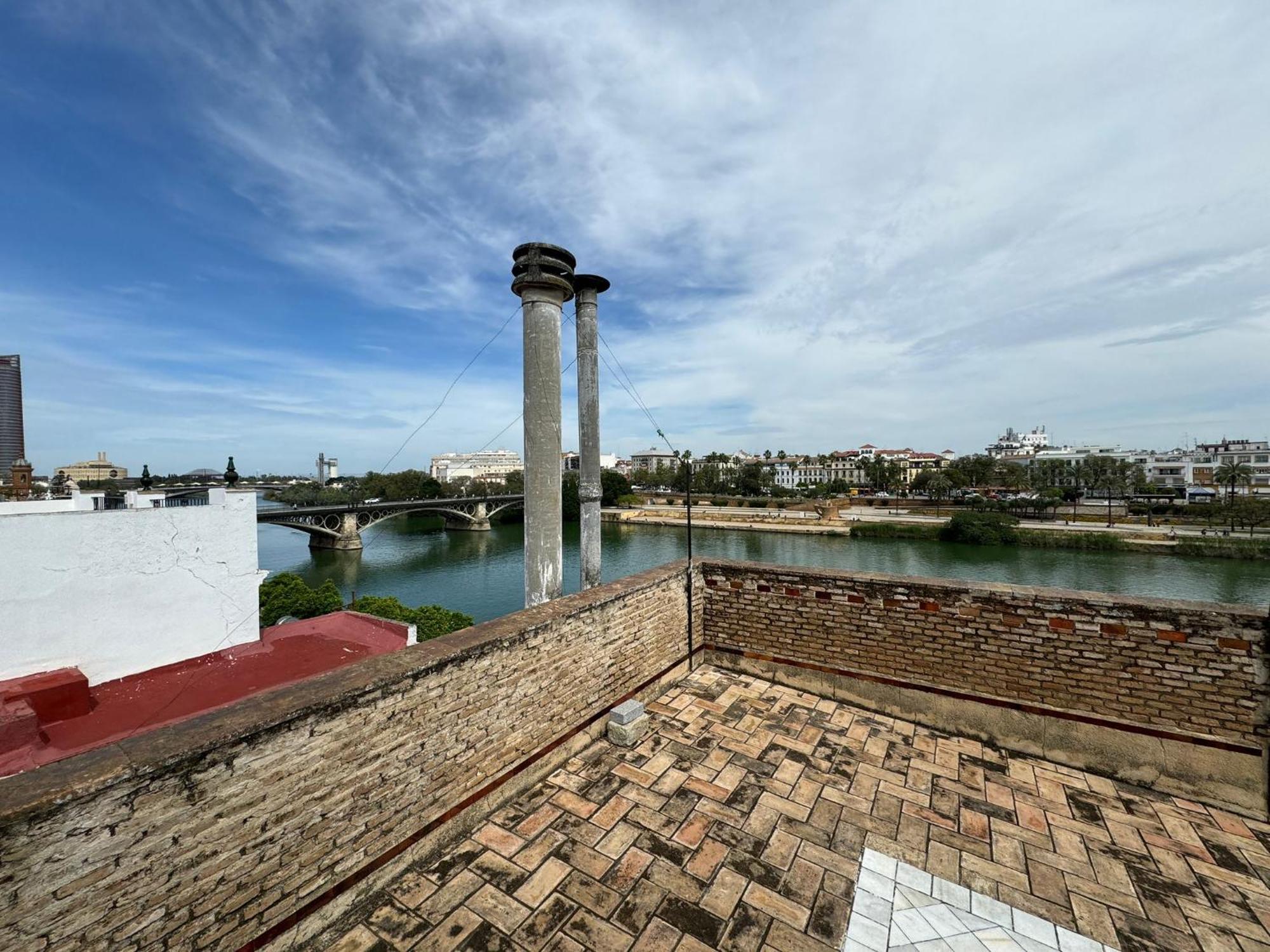 세비야 Wonderful Duplex In Calle Betis 아파트 외부 사진